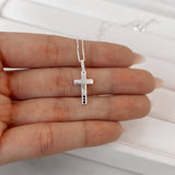 Colar pingente cruz com zircônias ônix