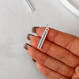 Pingente placa cravejada zircônias cristal e preto 21mm