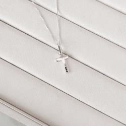 Colar pingente cruz com zircônias ônix