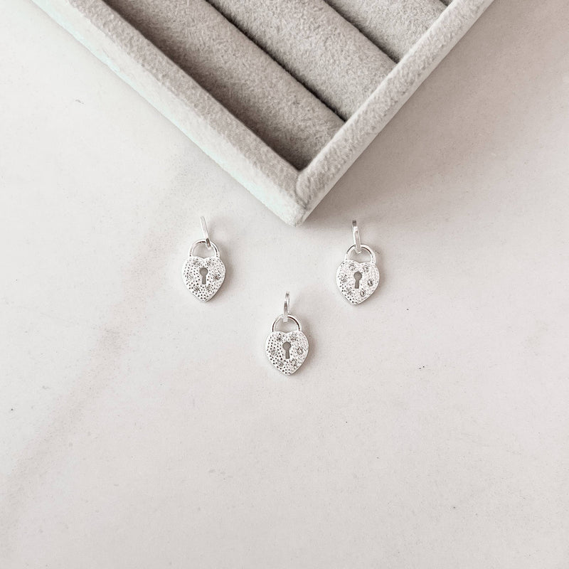 Pingente cadeado coração cravejado