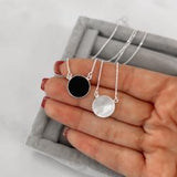 Escapulário madrepérola e pedra ônix 12mm 60cm