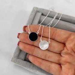 Escapulário madrepérola e pedra ônix 12mm 60cm