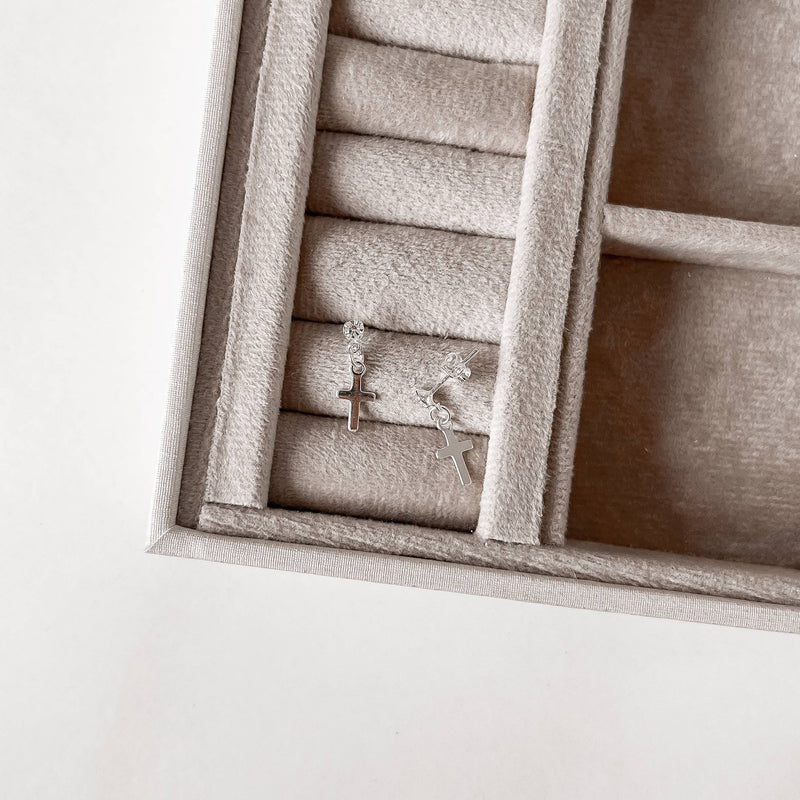 Brinco Zircônia Cristal Pingente Cruz