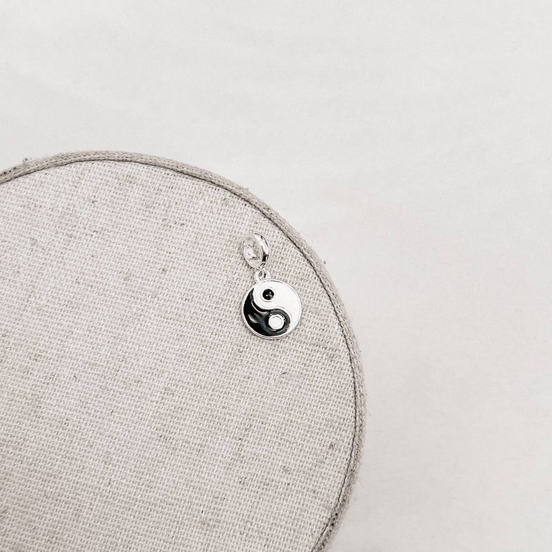 Berloque pingente Yin Yang 10mm resina